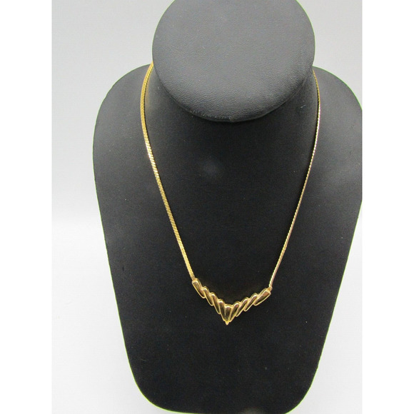 VINTAGE Napier Center V Design Gold Tone Chain Necklace - Picture 3 of 6